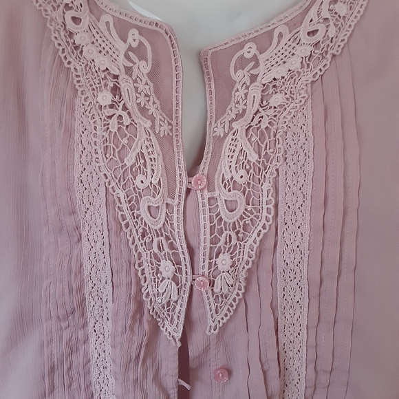Pretty blouse - Picture 3 of 7